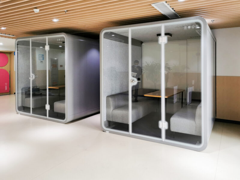 Dynamipod soundproof meeting cabin 14